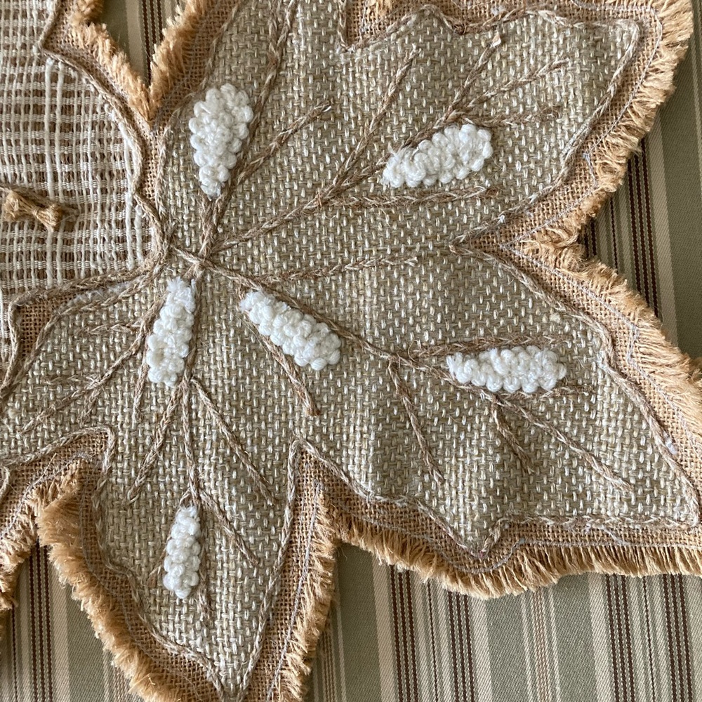 Table runner - fall leaves - Picture 2 of 7